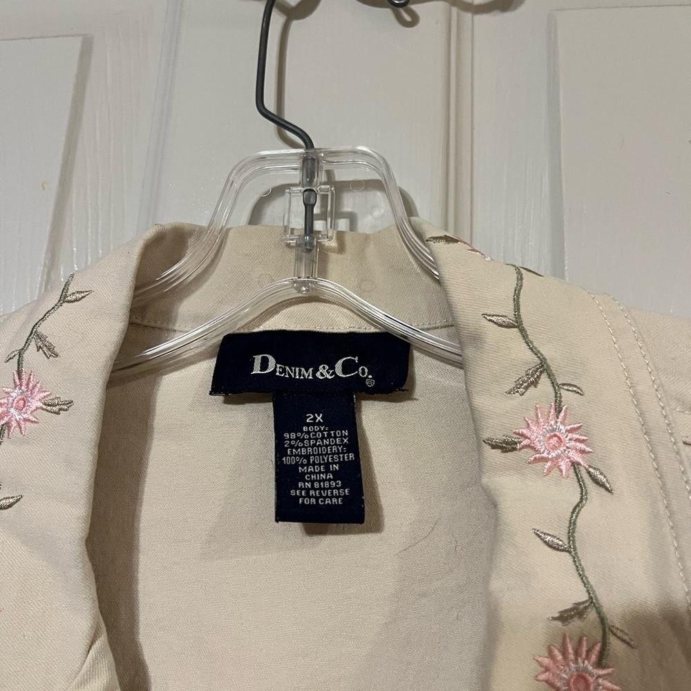 Denim&Co Cream Jacket with Pink Floral Embroidery 2x - Picture 2 of 6